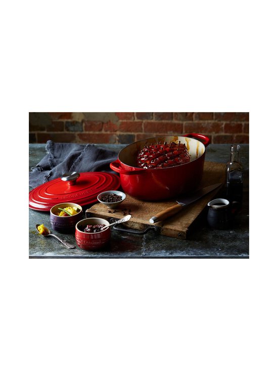 Le Creuset - Signature Oval Casserole čuguna katls 29 cm - CERISE - photo 8 Le Creuset - Signature Oval Casserole čuguna katls 29 cm - CERISE | Stockmann - photo 8