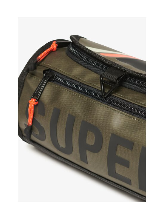 Superdry - Tualett-tarvete kott Wash Bag - 1KM SURPLUS GOODS OLIVE GREEN - photo 4 Superdry - Tualett-tarvete kott Wash Bag - 1KM SURPLUS GOODS OLIVE GREEN | Stockmann - photo 4