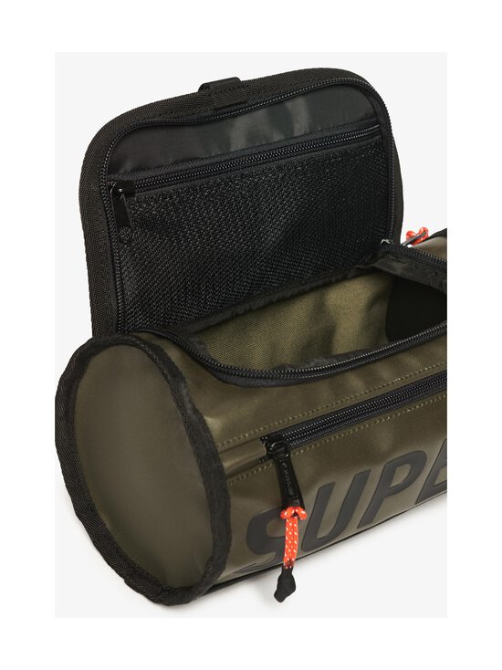 Superdry - Tualett-tarvete kott Wash Bag - 1KM SURPLUS GOODS OLIVE GREEN - photo 5 Superdry - Tualett-tarvete kott Wash Bag - 1KM SURPLUS GOODS OLIVE GREEN | Stockmann - photo 5