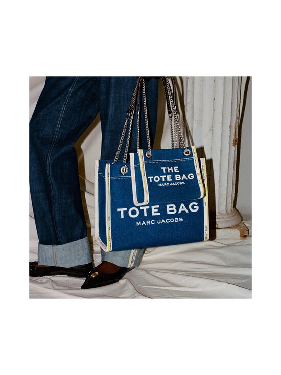 Marc Jacobs - Teksakott The Medium Tote - 473 DARK WASH - photo 10 Marc Jacobs - Teksakott The Medium Tote - 473 DARK WASH | Stockmann - photo 10
