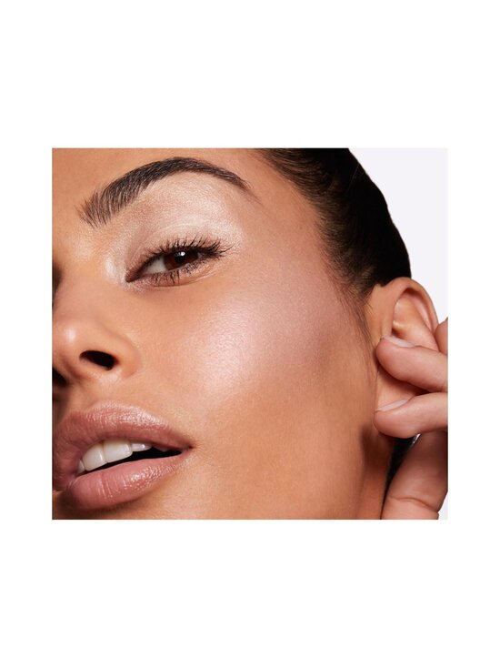 MAC - Hyper Real Glow Palette -korostuspaletti 13,5 g - GET LIT - photo 5 MAC - Hyper Real Glow Palette -korostuspaletti 13,5 g - GET LIT | Stockmann - photo 5