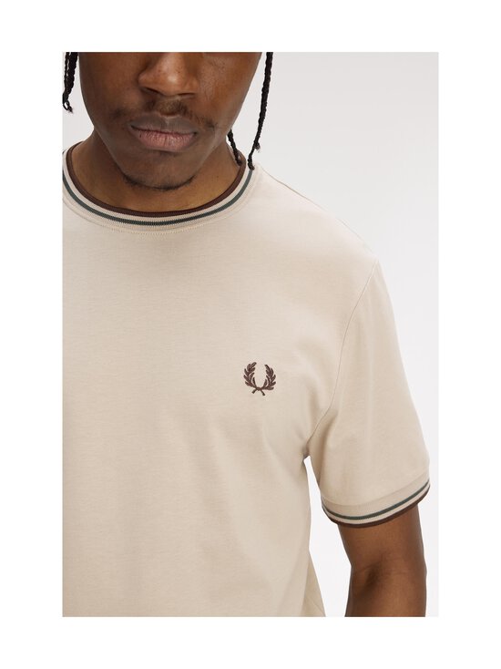 Fred Perry - Twin Tipped krekls - 50A WARM OAT/COURT GREEN/BURNT TOBACCO | Stockmann - photo 6