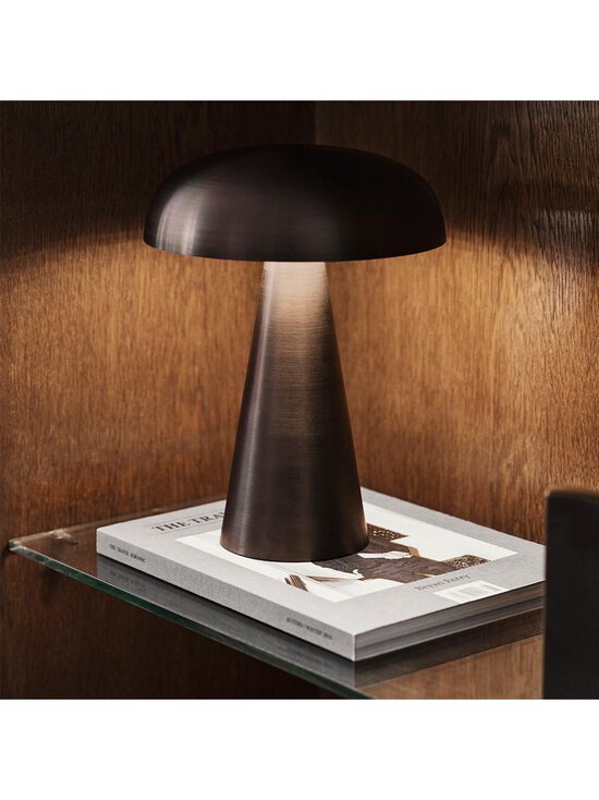 &Tradition - Como SC53 -pöytävalaisin - PRONSSI - photo 5 &Tradition - Como SC53 -pöytävalaisin - PRONSSI | Stockmann - photo 5