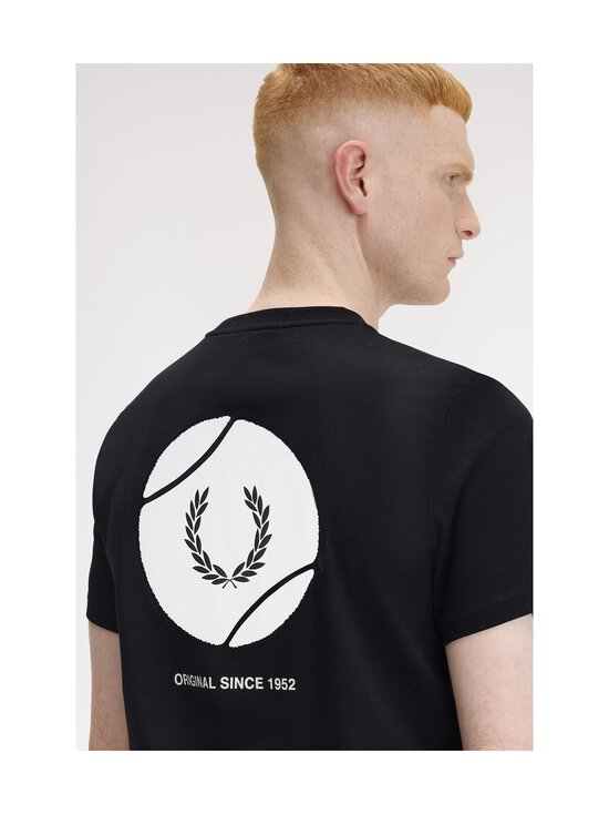 Fred Perry - Tennis Graphic t-krekls - 102 BLACK - photo 6 Fred Perry - Tennis Graphic t-krekls - 102 BLACK | Stockmann - photo 6