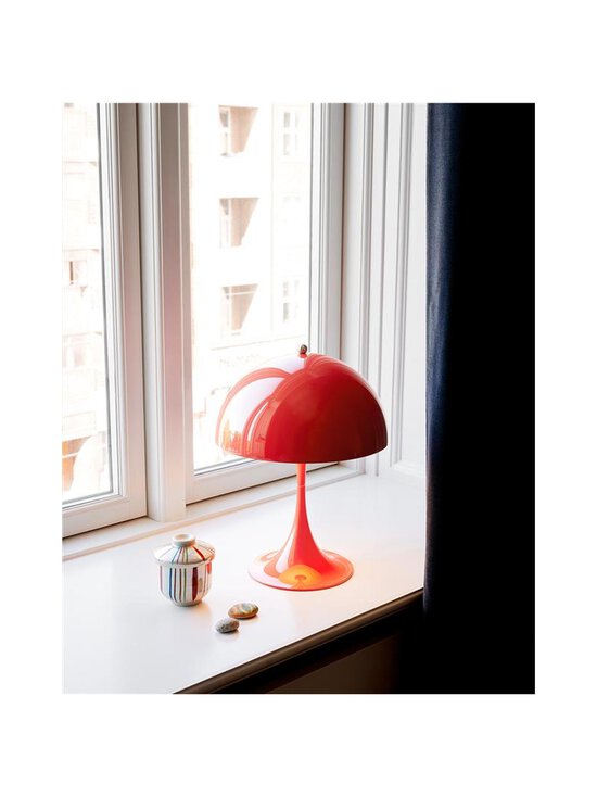 Louis Poulsen - Panthella 250 Portable Opaque -kannettava pöytävalaisin - OPAQUE CORAL - photo 5 Louis Poulsen - Panthella 250 Portable Opaque -kannettava pöytävalaisin - OPAQUE CORAL | Stockmann - photo 5