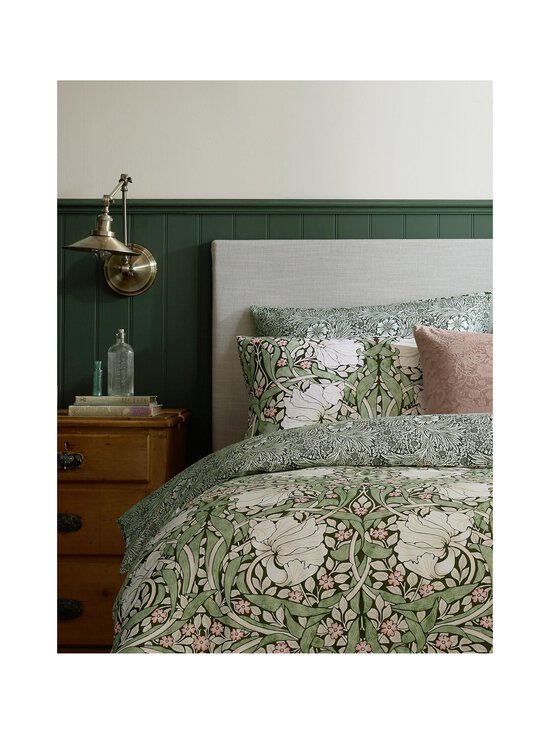 William Morris At Home - Pimpernel-satiinipussilakanasetti - 30 FERN GREEN - photo 2 William Morris At Home - Pimpernel-satiinipussilakanasetti - 30 FERN GREEN | Stockmann - photo 2