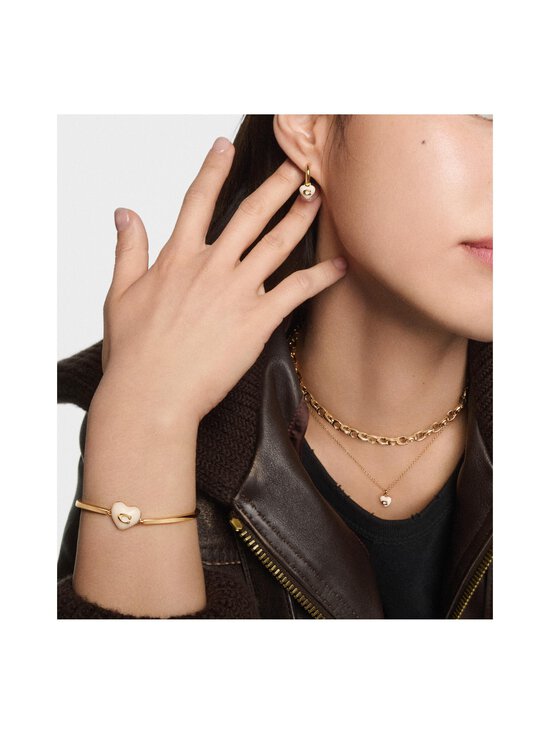 Coach - Enamel C Heart Huggie -korvakorut - CHALK | Stockmann - photo 4