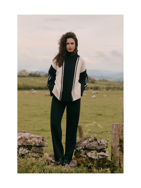Malina - Kathleen contrast color -palmikkoneule - BLACK STRIPE - photo 3 Malina - Kathleen contrast color -palmikkoneule - BLACK STRIPE | Stockmann - photo 3