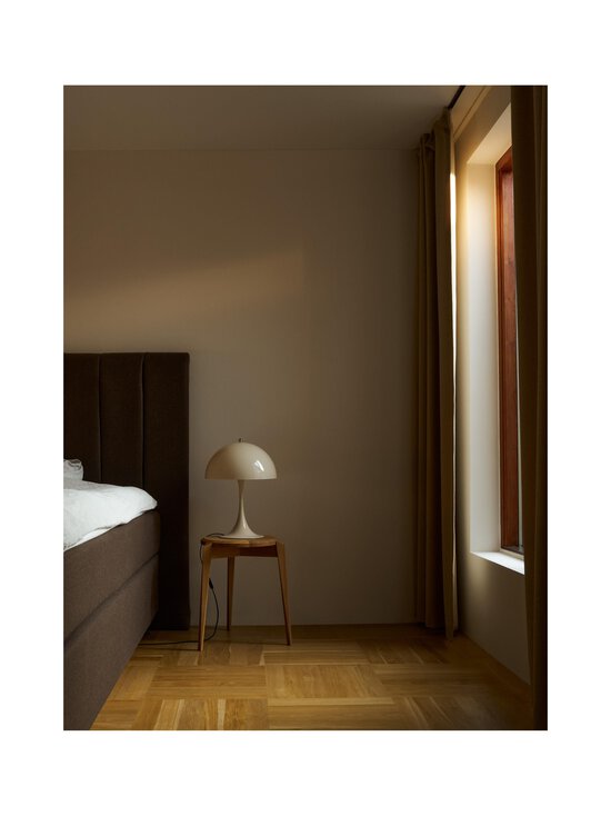 Louis Poulsen - Panthella 320 -pöytävalaisin 320 x 438 mm - OPAL BEIGE - photo 4 Louis Poulsen - Panthella 320 -pöytävalaisin 320 x 438 mm - OPAL BEIGE | Stockmann - photo 4