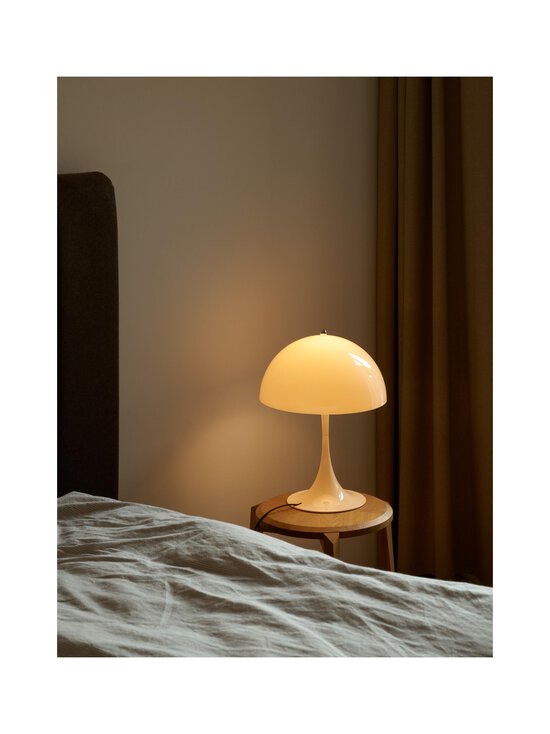 Louis Poulsen - Panthella 320 -pöytävalaisin 320 x 438 mm - OPAL BEIGE - photo 6 Louis Poulsen - Panthella 320 -pöytävalaisin 320 x 438 mm - OPAL BEIGE | Stockmann - photo 6