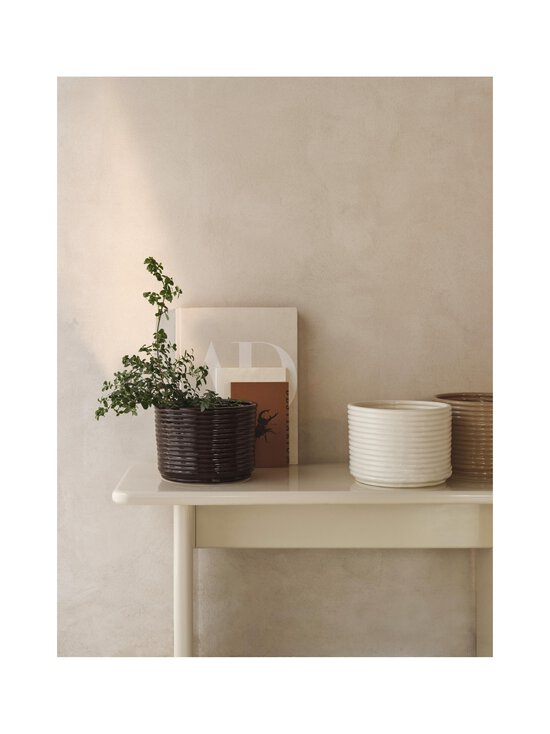Ferm Living - Corduroy-keraaminen ruukku - OFF-WHITE - photo 3 Ferm Living - Corduroy-keraaminen ruukku - OFF-WHITE | Stockmann - photo 3