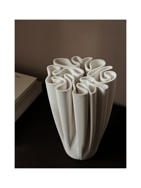 Ferm Living - Dedali- keraaminen maljakko 25 cm - OFF-WHITE - photo 4 Ferm Living - Dedali- keraaminen maljakko 25 cm - OFF-WHITE | Stockmann - photo 4