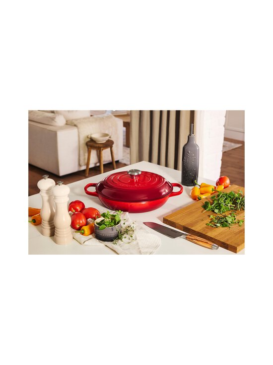 Le Creuset - Shallow Casserole Cerise -valurautapata 3,5 l, 30 cm - CERISE | Stockmann - photo 7
