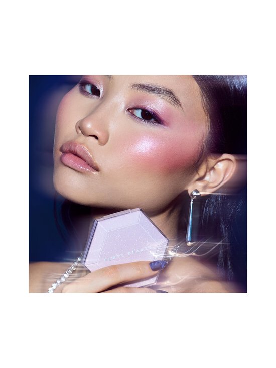 Fenty Beauty - Särapuuder Diamond Bomb Over Over Diamond Veil Shimmer - HOW MANY CARATS? | Stockmann - photo 2