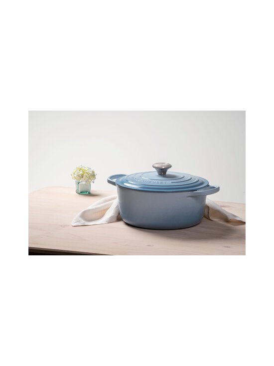 Le Creuset - Signature Round Casserole čuguna katls 24 cm, 4,2 l - COASTAL BLUE - photo 6 Le Creuset - Signature Round Casserole čuguna katls 24 cm, 4,2 l - COASTAL BLUE | Stockmann - photo 6