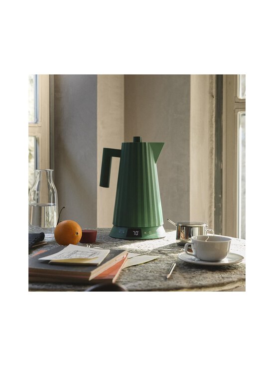 Alessi - Plissé tējkanna ar temperatūras kontroli 1,7 l - GR GREEN - photo 5 Alessi - Plissé tējkanna ar temperatūras kontroli 1,7 l - GR GREEN | Stockmann - photo 5
