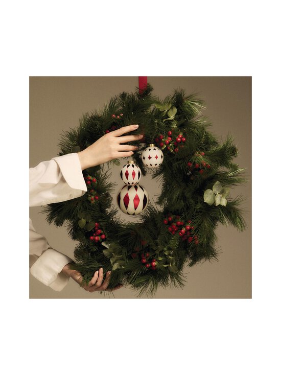 Alessi - Delight eglītes bumbas 2 gab. - WHITE/RED/GOLD - photo 2 Alessi - Delight eglītes bumbas 2 gab. - WHITE/RED/GOLD | Stockmann - photo 2