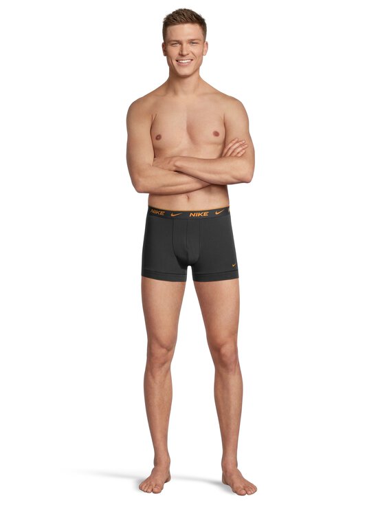 Nike - Alushousut 3-pack - EXZ BLK LIG CRIM/DES OCH/DP NHT LOGO WB - photo 5 Nike - Alushousut 3-pack - EXZ BLK LIG CRIM/DES OCH/DP NHT LOGO WB | Stockmann - photo 5