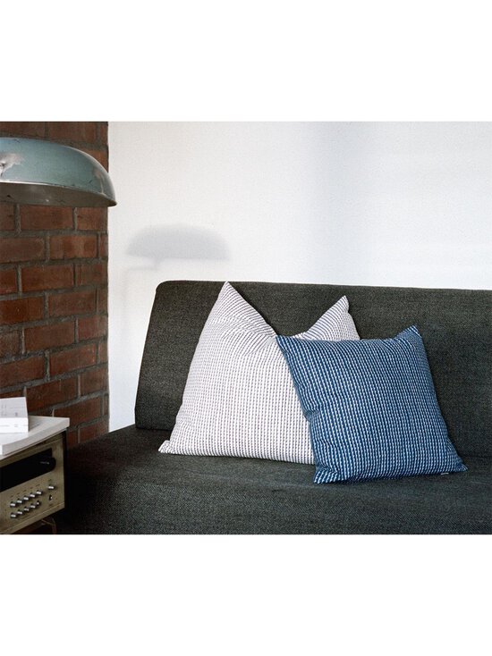 Artek - Rivi-tyynynpäällinen 50x50 cm - SININEN,VALKOINEN - photo 2 Artek - Rivi-tyynynpäällinen 50x50 cm - SININEN,VALKOINEN | Stockmann - photo 2
