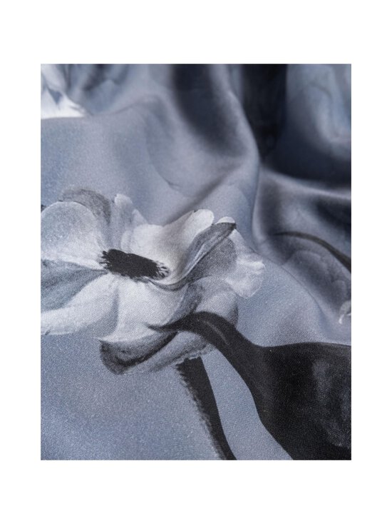 Essenza - Floor gultas veļas komplekts 150 x 210 cm + 50 x 60 cm - 685 GLOBAL GREY - photo 4 Essenza - Floor gultas veļas komplekts 150 x 210 cm + 50 x 60 cm - 685 GLOBAL GREY | Stockmann - photo 4