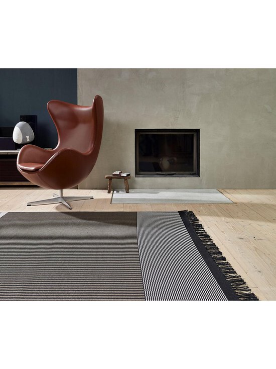 Woodnotes - San Francisco -matto 170 x 240 cm - MUSTA,RUSKEA,SININEN - photo 2 Woodnotes - San Francisco -matto 170 x 240 cm - MUSTA,RUSKEA,SININEN | Stockmann - photo 2
