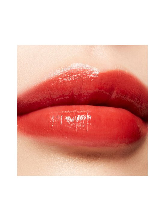MAC - Lustreglass Lipstick -huulipuna - CHILI POPPER - photo 5 MAC - Lustreglass Lipstick -huulipuna - CHILI POPPER | Stockmann - photo 5