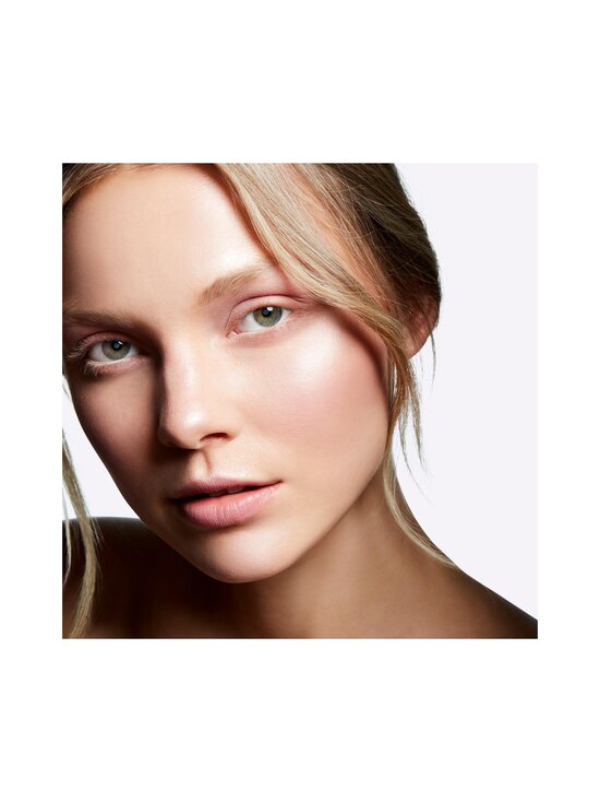 MAC - Mineralize Skinfinish -korostuspuuteri 10 g - SOFT AND GENTLE - photo 3 MAC - Mineralize Skinfinish -korostuspuuteri 10 g - SOFT AND GENTLE | Stockmann - photo 3