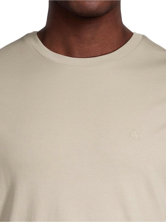 Calvin Klein Menswear - T-särk Supima Chest Embroidery - 2F3 ANCIENT MARBLE | Stockmann - photo 4