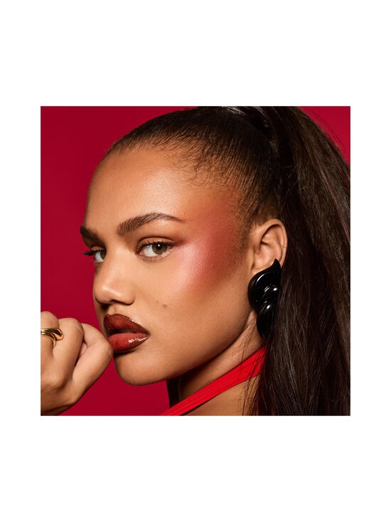 Fenty Beauty - Sweet Cherriez Limited Edition Hot Cheeks Velour Blushlighter -poskipuna - CHERRY POP - photo 3 Fenty Beauty - Sweet Cherriez Limited Edition Hot Cheeks Velour Blushlighter -poskipuna - CHERRY POP | Stockmann - photo 3