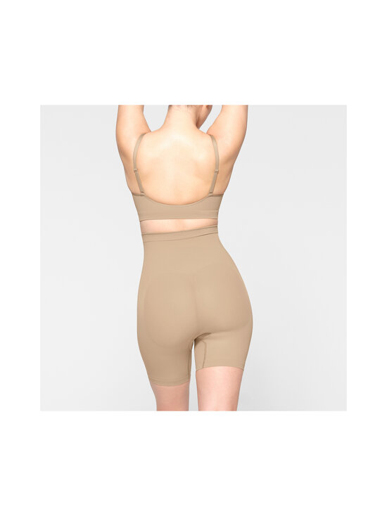 SKIMS - Seamless Sculpt Mid Thigh - muotoilevat shortsit - CLAY | Stockmann - photo 3