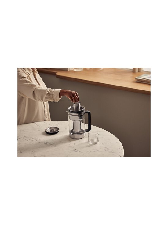 Aarke - Purifier Water Pitcher Large -vedensuodatinkannu - TRANSPARENT - photo 2 Aarke - Purifier Water Pitcher Large -vedensuodatinkannu - TRANSPARENT | Stockmann - photo 2