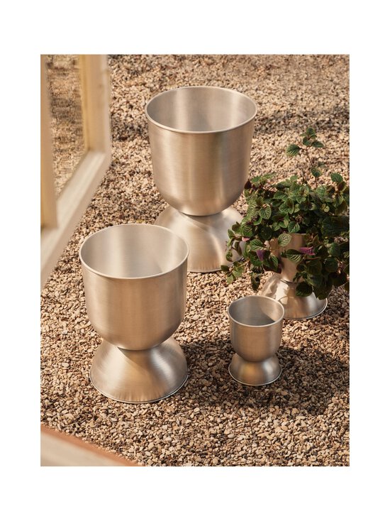 Ferm Living - Hourglass Pot Medium -ruukku 59 x 40 cm - ALUMINIUM | Stockmann - photo 2