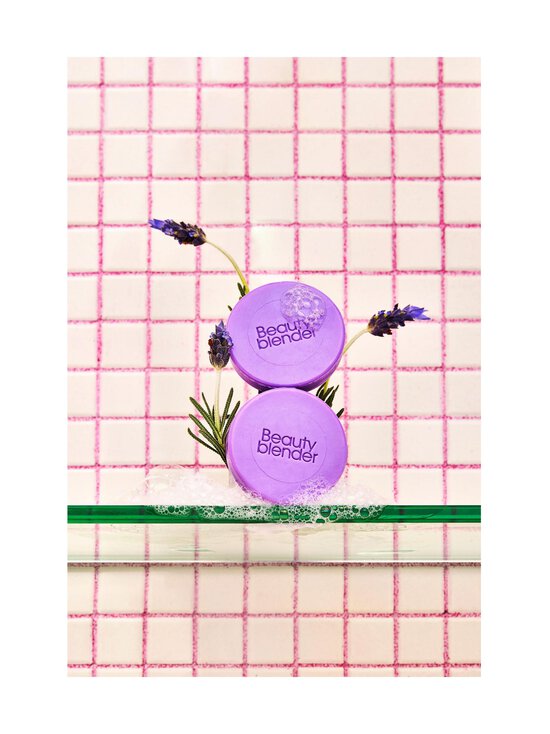 Beautyblender - Blendercleanser® Lavender cietās ziepes, lavanda - LAVENDER - photo 3 Beautyblender - Blendercleanser® Lavender cietās ziepes, lavanda - LAVENDER | Stockmann - photo 3