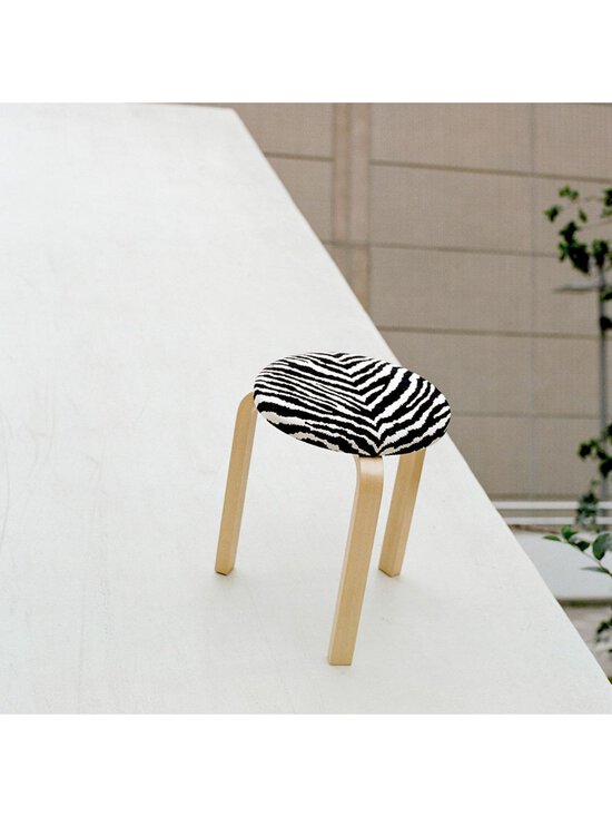 Artek - Jakkara 60 koivu / Zebra-kangas mustavalkoinen - BLACK | Stockmann - photo 3