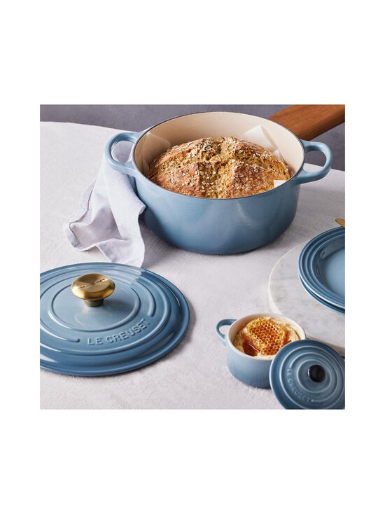 Le Creuset - Signature-pyöreä valurautapata 4.2 l - CHAMBRAY - photo 7 Le Creuset - Signature-pyöreä valurautapata 4.2 l - CHAMBRAY | Stockmann - photo 7
