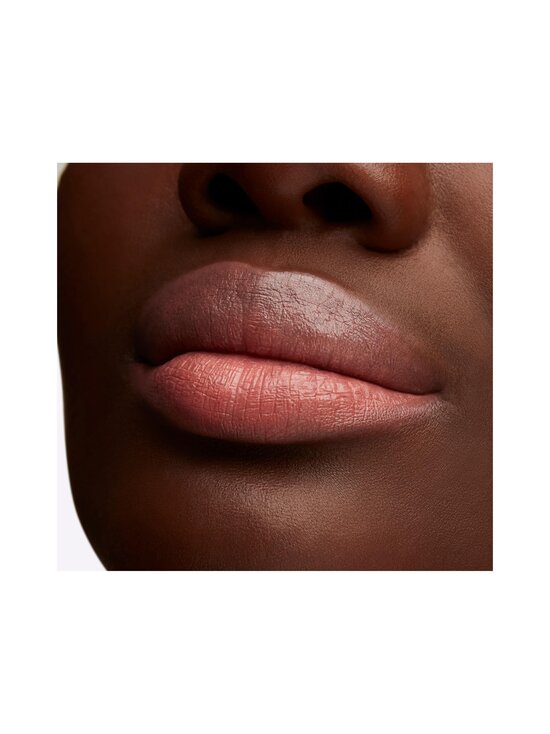 MAC - Lustreglass Lipstick - huulipuna - THANKS, IT’S M·A·C! - photo 5 MAC - Lustreglass Lipstick - huulipuna - THANKS, IT’S M·A·C! | Stockmann - photo 5