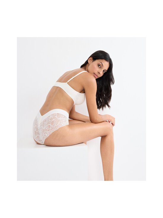 Triumph - Body Make-Up Illusion Lace Shorty -alushousut - 1595 1595-ECRU WHITE | Stockmann - photo 5