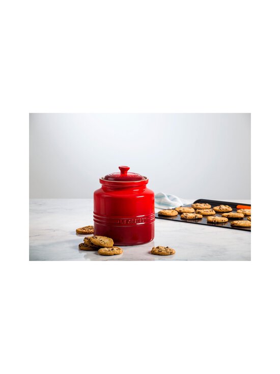 Le Creuset - Biscuit Jar Cerise - kannellinen keksipurkki 2,4 l - CERISE | Stockmann - photo 6