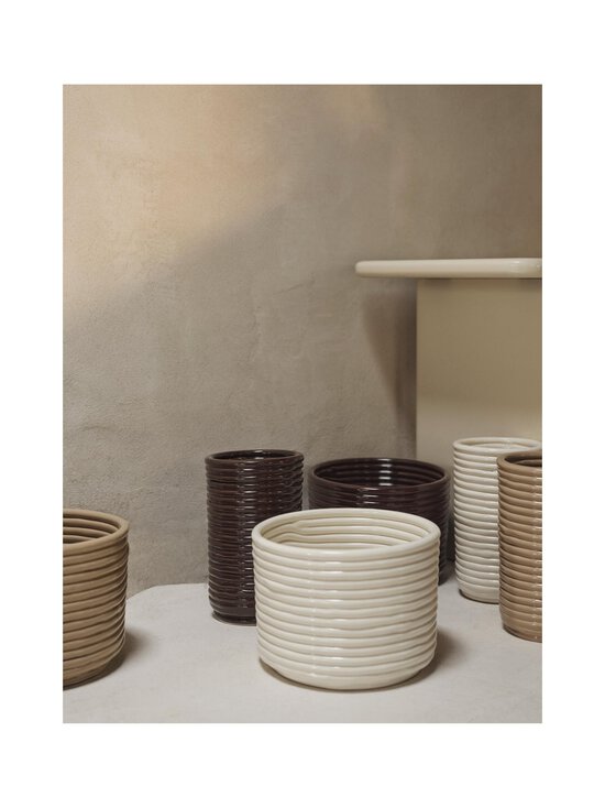 Ferm Living - Keraamiline vaas Corduroy - CAROB BROWN - photo 3 Ferm Living - Keraamiline vaas Corduroy - CAROB BROWN | Stockmann - photo 3