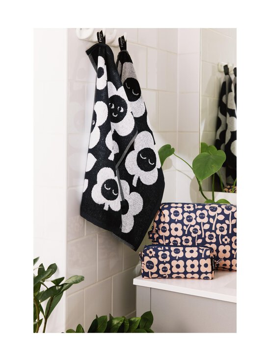 Finlayson - Kukkariemu Mini -toilettilaukku 20 x 9 cm - DARK BLUE/ROSE - photo 2 Finlayson - Kukkariemu Mini -toilettilaukku 20 x 9 cm - DARK BLUE/ROSE | Stockmann - photo 2