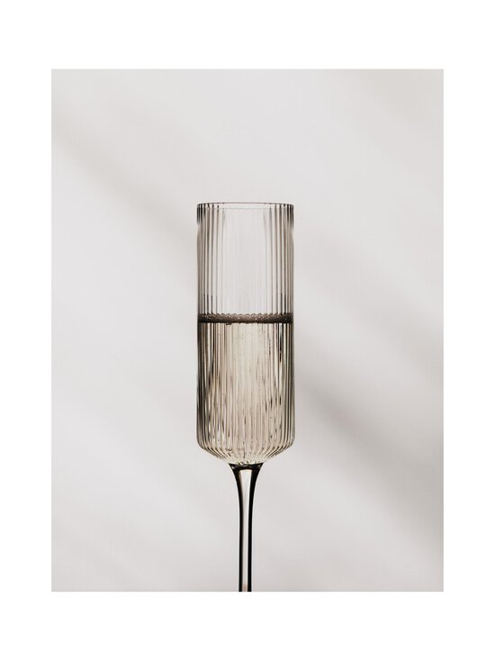 Ferm Living - Ripple Champagne šampanieša glāzes 2 gab. - CLEAR - photo 3 Ferm Living - Ripple Champagne šampanieša glāzes 2 gab. - CLEAR | Stockmann - photo 3