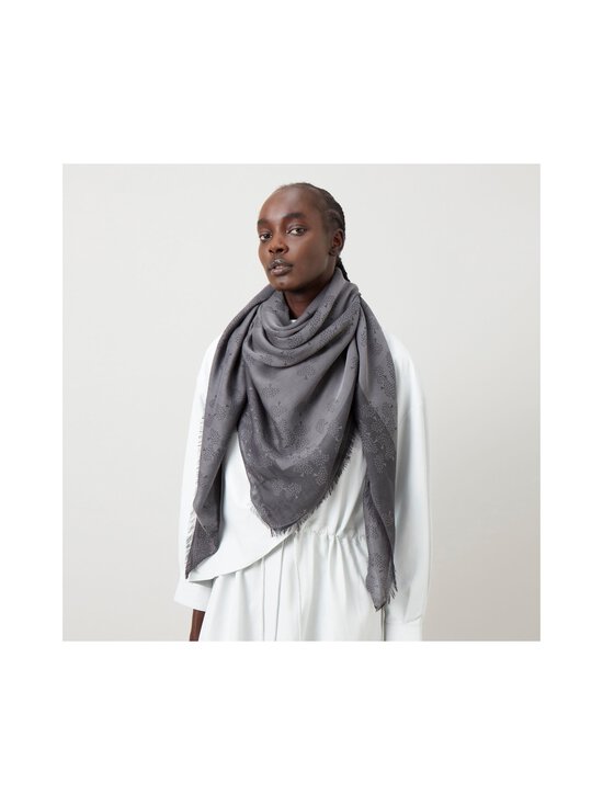 Mulberry - Sall Tamara Square, 140 x 140 cm - C110 CHARCOAL - photo 4 Mulberry - Sall Tamara Square, 140 x 140 cm - C110 CHARCOAL | Stockmann - photo 4