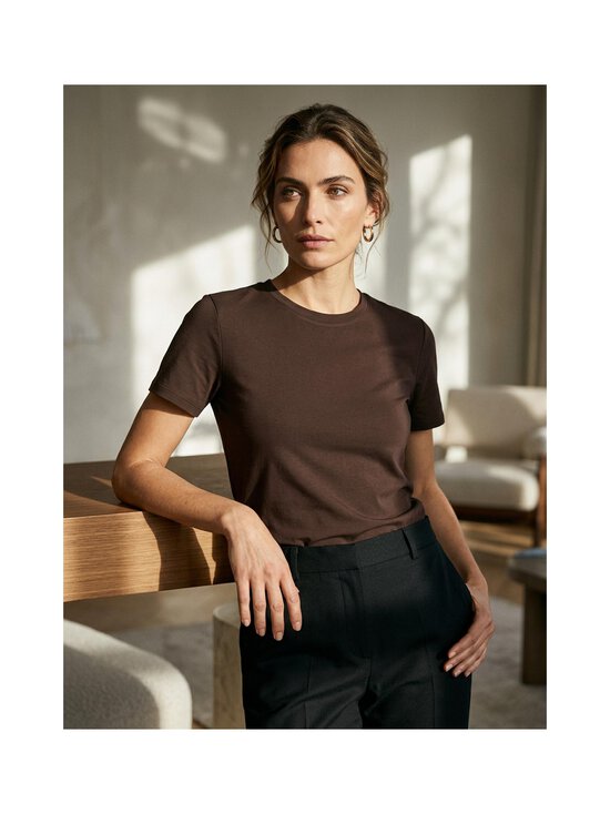 Filippa K - Fine Lycra t-krekls - 9719 DARK CHOCOLATE | Stockmann - photo 2