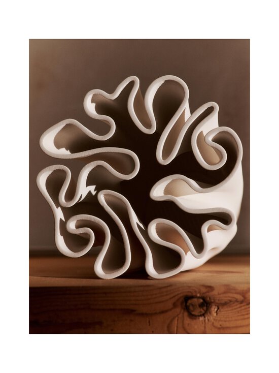 Ferm Living - Dedali-maljakko H18 cm - OFF-WHITE - photo 4 Ferm Living - Dedali-maljakko H18 cm - OFF-WHITE | Stockmann - photo 4