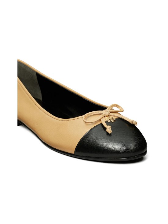 Tory Burch - Bow-nahkaballerinat - 200 GINGER SHORTBREAD / PERFECT BLACK - photo 3 Tory Burch - Bow-nahkaballerinat - 200 GINGER SHORTBREAD / PERFECT BLACK | Stockmann - photo 3