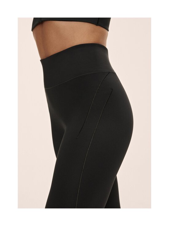 Casall - Dynamic High Waist treniņbikses - 901 BLACK - photo 4 Casall - Dynamic High Waist treniņbikses - 901 BLACK | Stockmann - photo 4