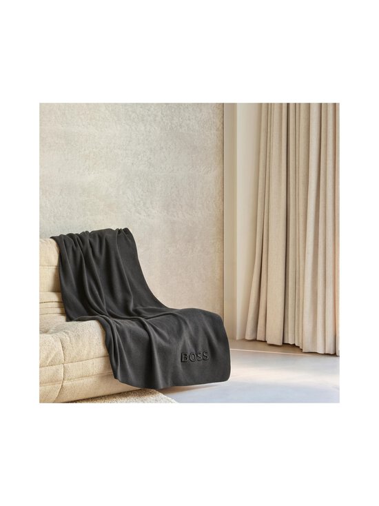 Hugo Boss - Bold Logo -huopa, 130x170 cm - BLACK - photo 5 Hugo Boss - Bold Logo -huopa, 130x170 cm - BLACK | Stockmann - photo 5