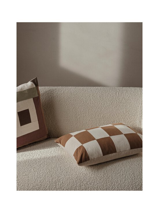 Ferm Living - Fold Patchwork -untuvatyyny, 40 x 60 cm - SUGAR KELP/UNDYED - photo 2 Ferm Living - Fold Patchwork -untuvatyyny, 40 x 60 cm - SUGAR KELP/UNDYED | Stockmann - photo 2