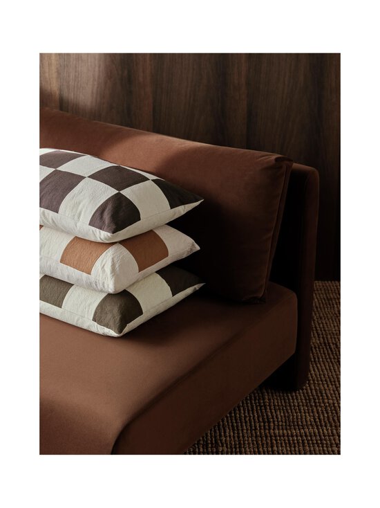 Ferm Living - Fold Patchwork -untuvatyyny, 40 x 60 cm - SUGAR KELP/UNDYED - photo 3 Ferm Living - Fold Patchwork -untuvatyyny, 40 x 60 cm - SUGAR KELP/UNDYED | Stockmann - photo 3