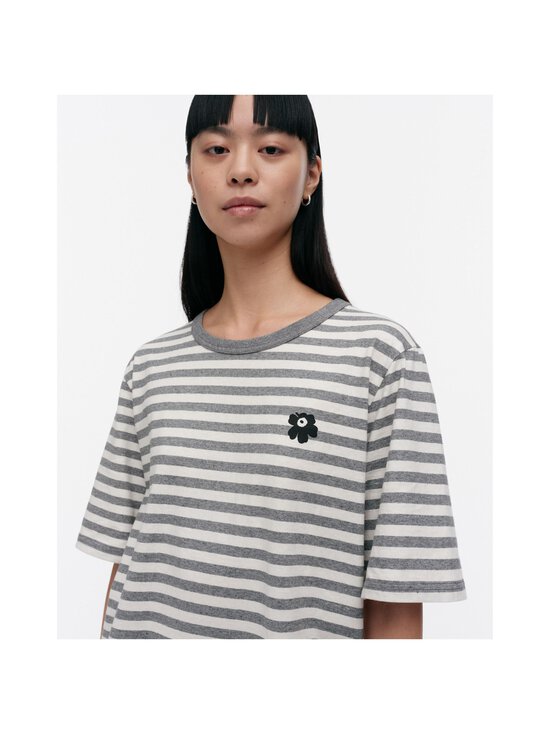 Marimekko - Tasaraita Unisex Unikko Kioski T-krekls - 894 GREY MELANGE, OFF WHITE - photo 3 Marimekko - Tasaraita Unisex Unikko Kioski T-krekls - 894 GREY MELANGE, OFF WHITE | Stockmann - photo 3
